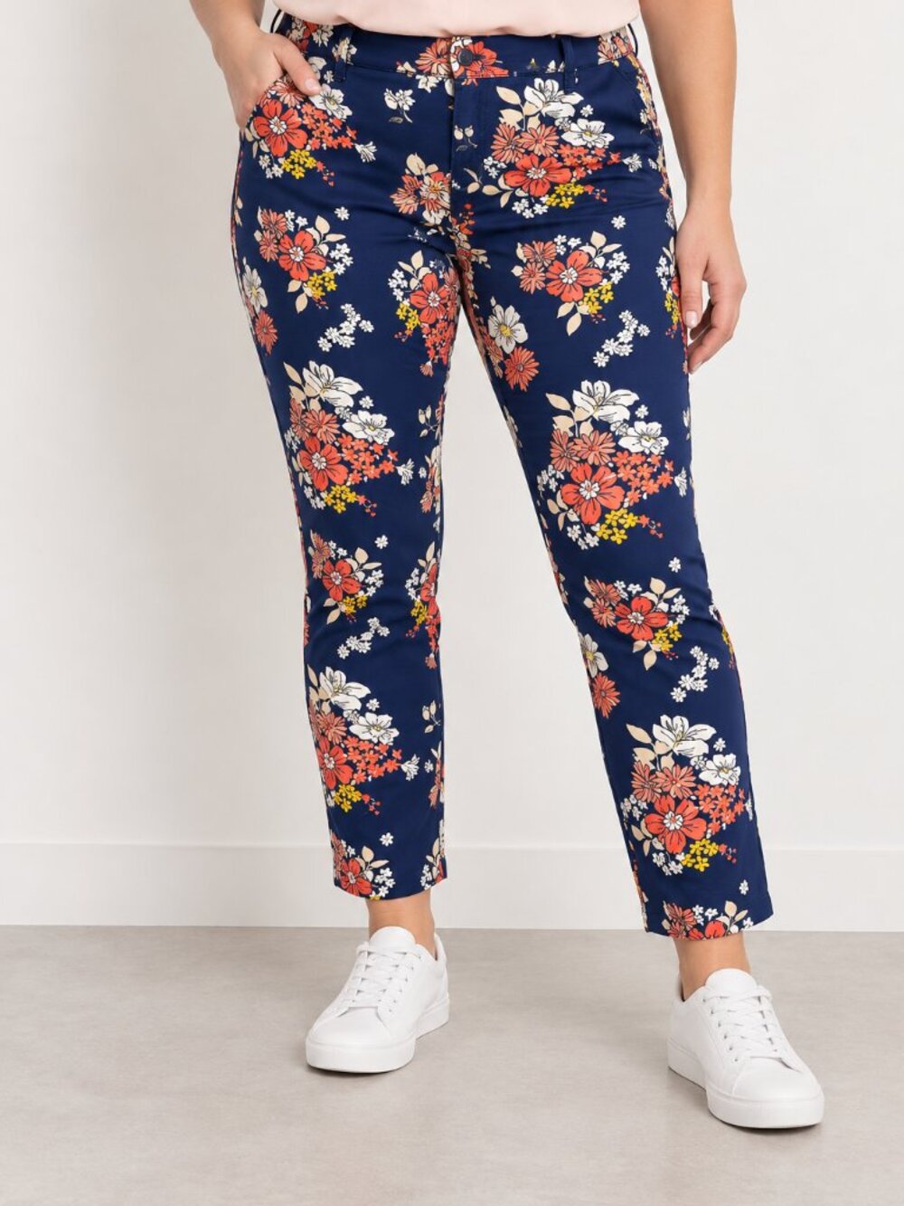 NWT Navy Floral Mid Rise Pixie Ankle Pants for Women